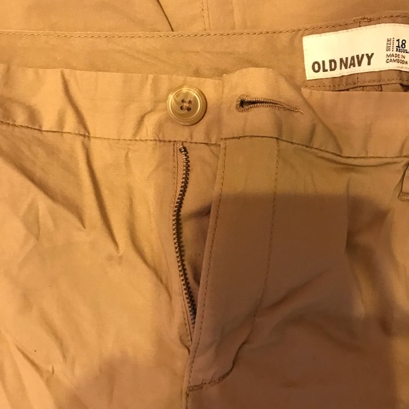 Old Navy size 18 Khaki Capris - Picture 3 of 5